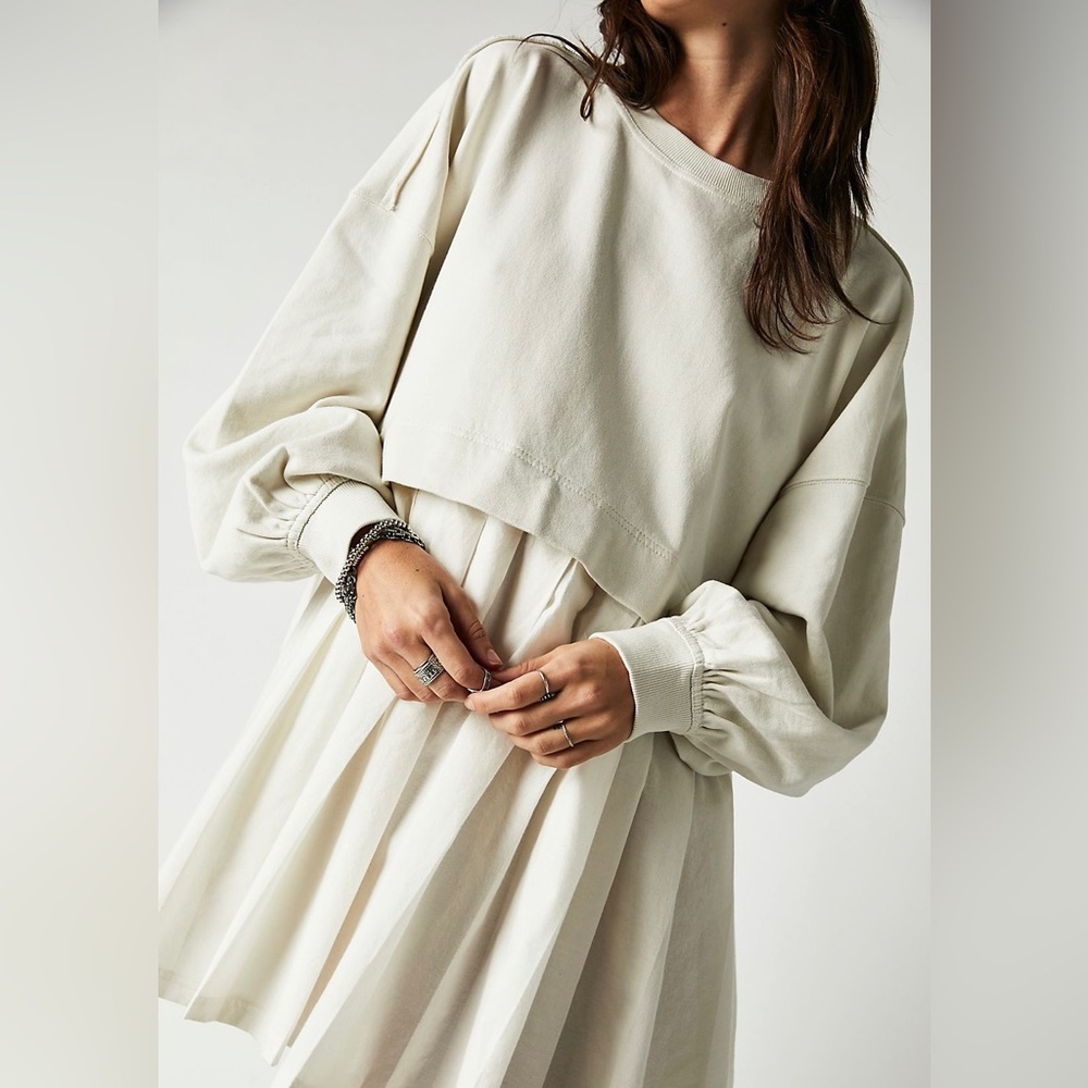 NWT. FREE PEOPLE. Eleanor Sweatshirt 👗